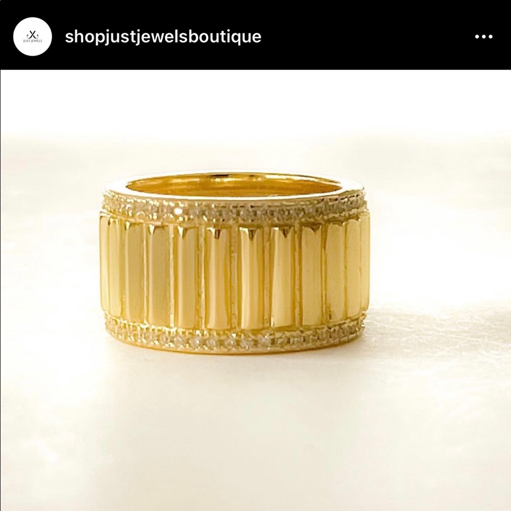 Shop Just Jewels Boutique Follow on Instagram